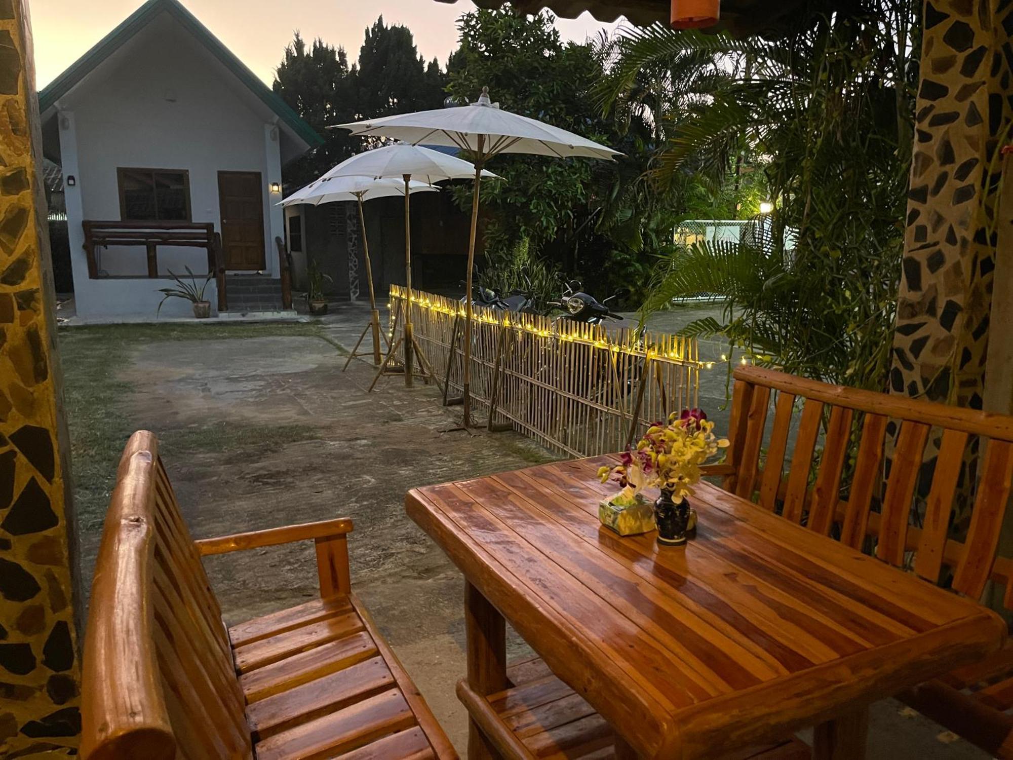 Lungsonhouse Pai Villa Exterior photo